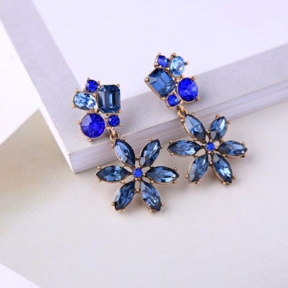 Blue Flower Crystal Vintage Gold Dangle Statement Earrings - Picture 3 of 4